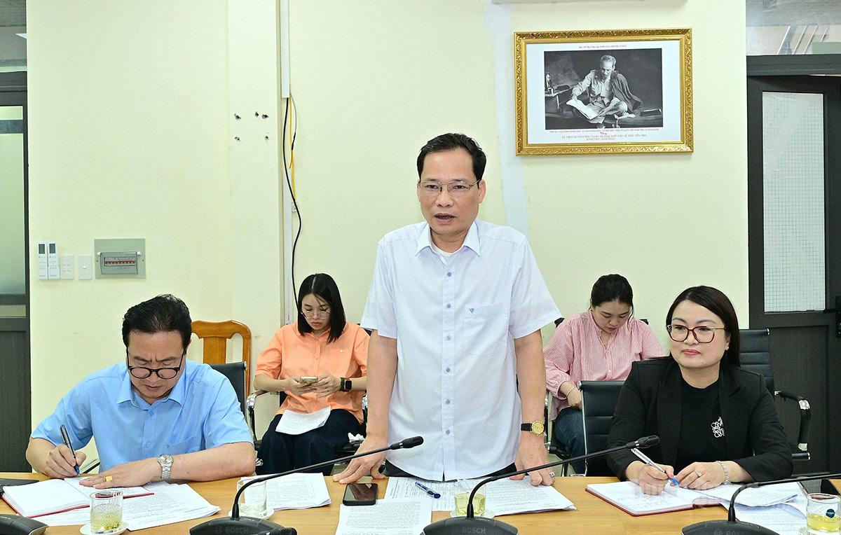 Đại biểu phát biểu thảo luận, góp ý tại hội nghị.